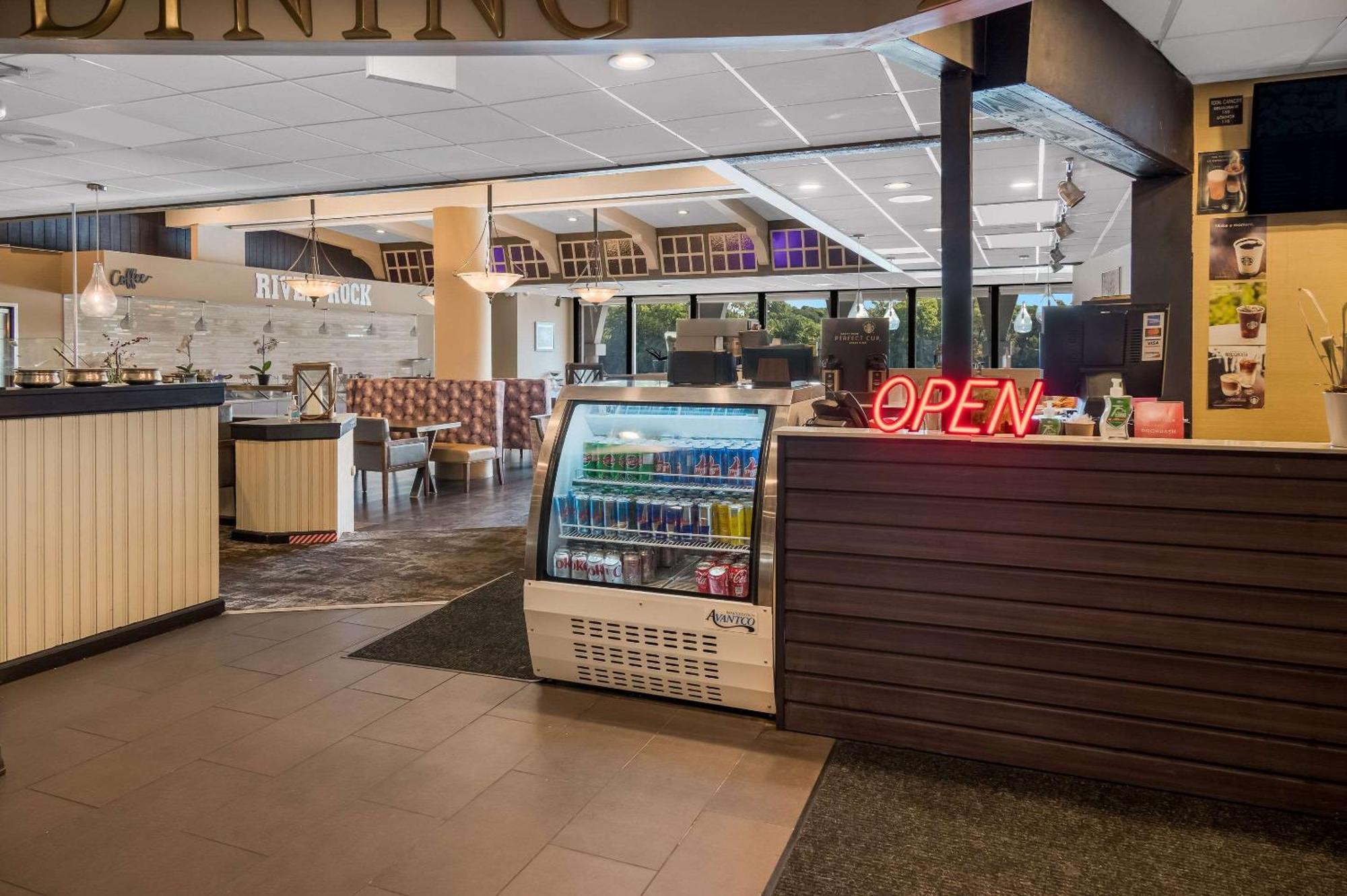 Radisson Riverfront 3*