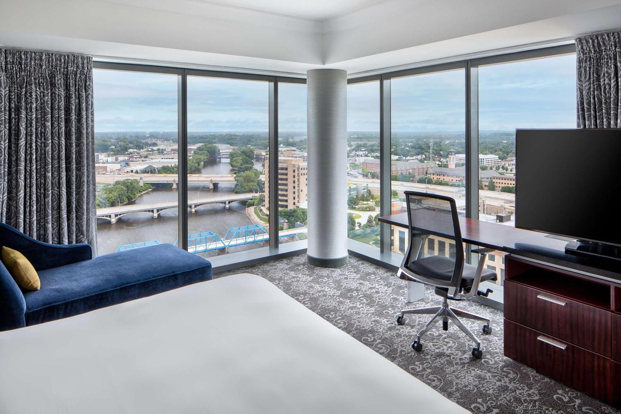 Amway Grand Plaza Hotel, Curio Collection By Hilton Hotel 4*