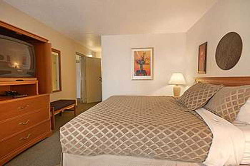 Sonesta Airport Hotel