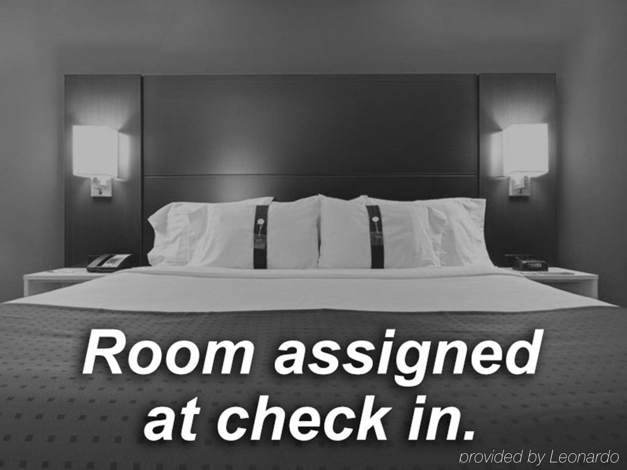 Hotel Express & Grand Rapids-north By Ihg 2*