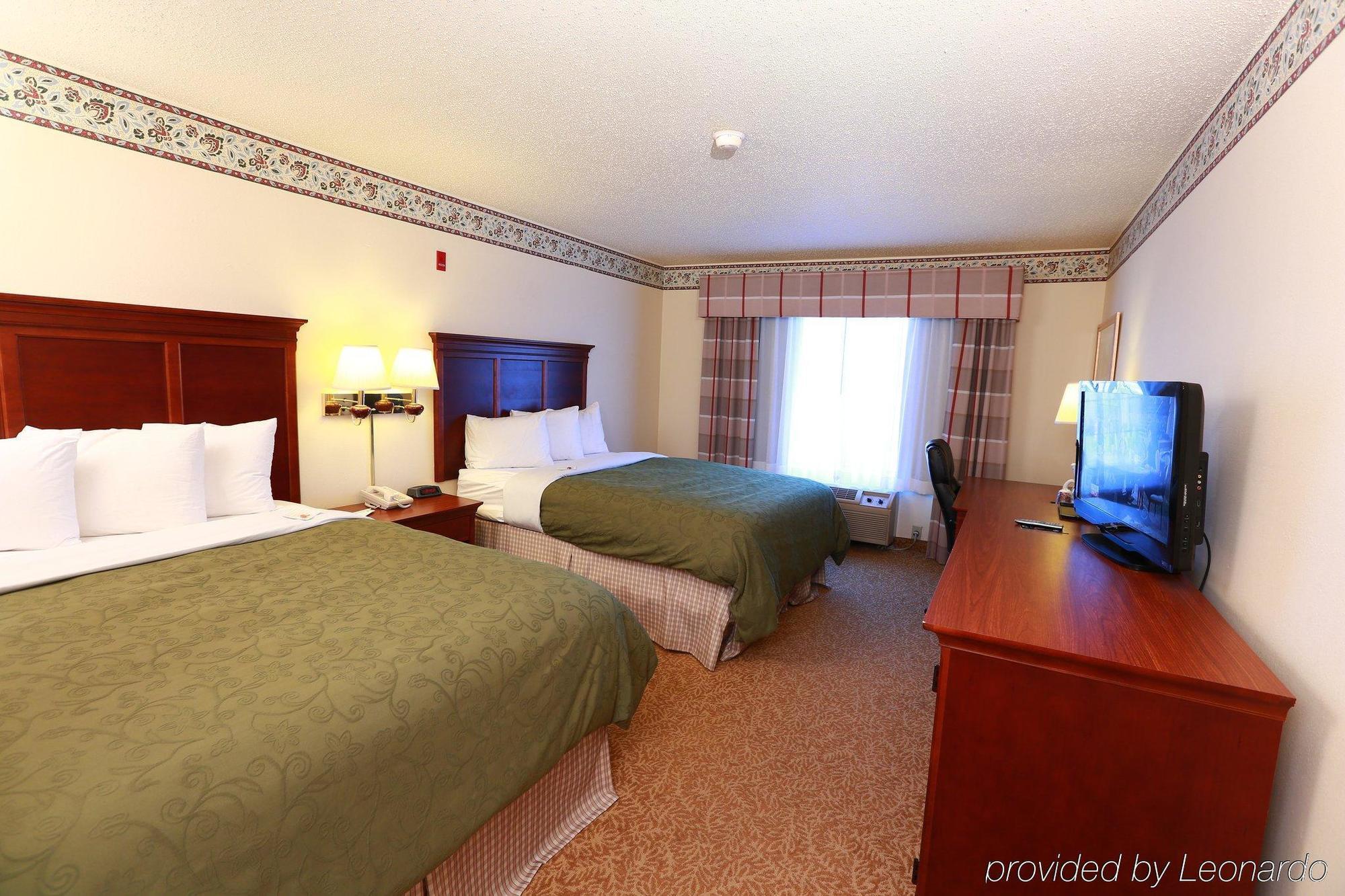 Country & By Radisson, Airport, Mi Hotel