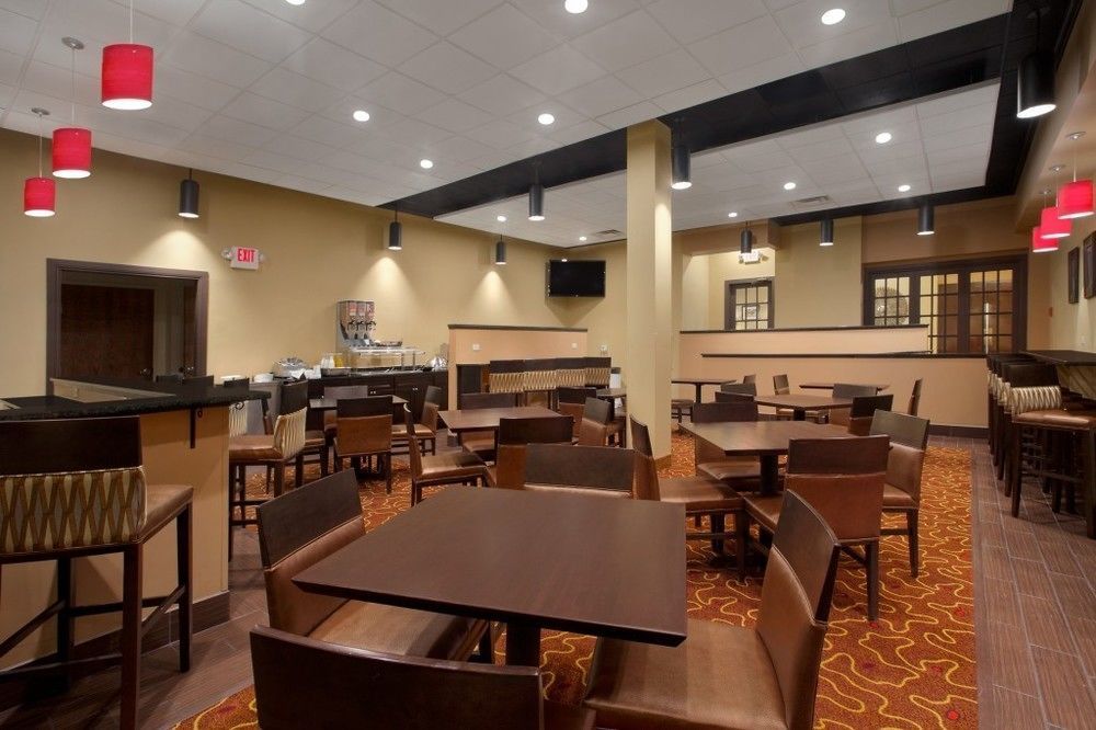 Sonesta Grand Rapids Airport 3*