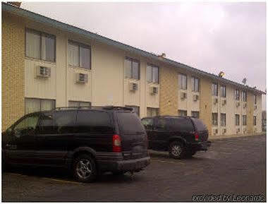 Knights East Airport Motel Grand Rapids