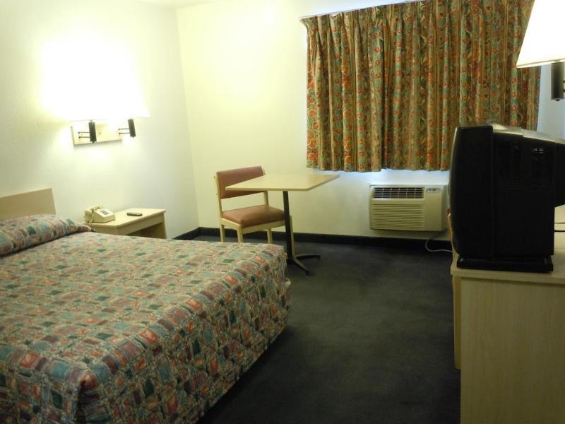 Motel Knights East Airport 2*