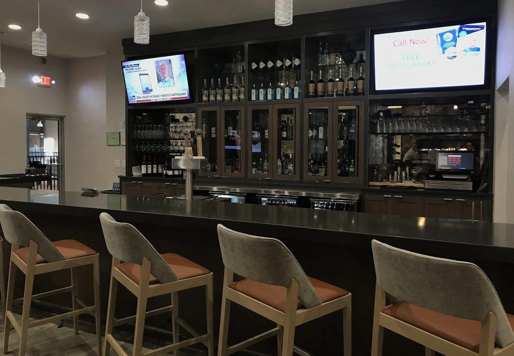 Sonesta Grand Rapids Airport 3*