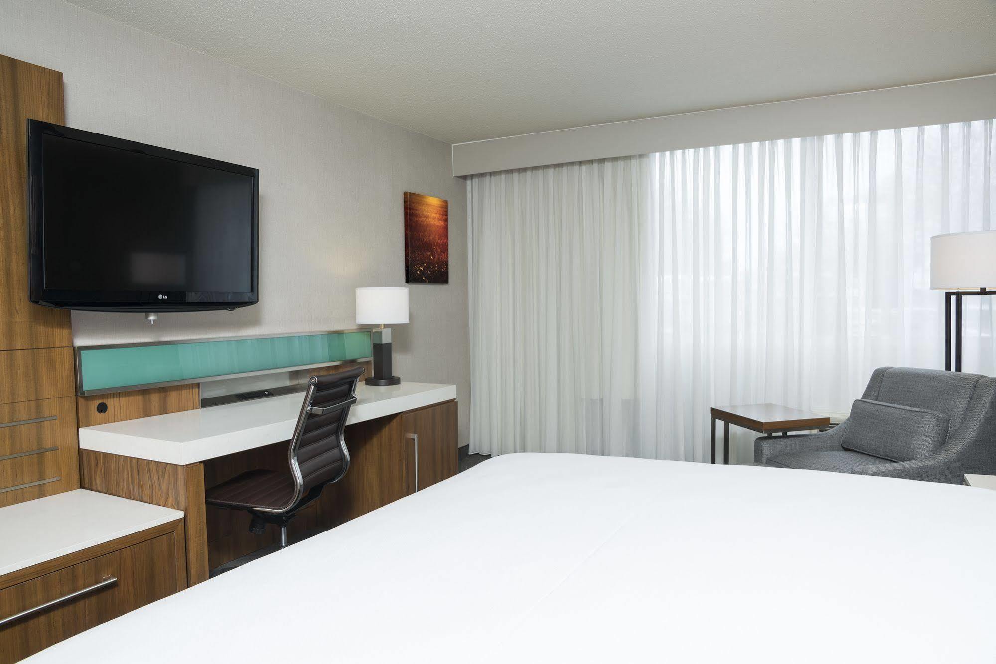 Sonesta Airport Hotel