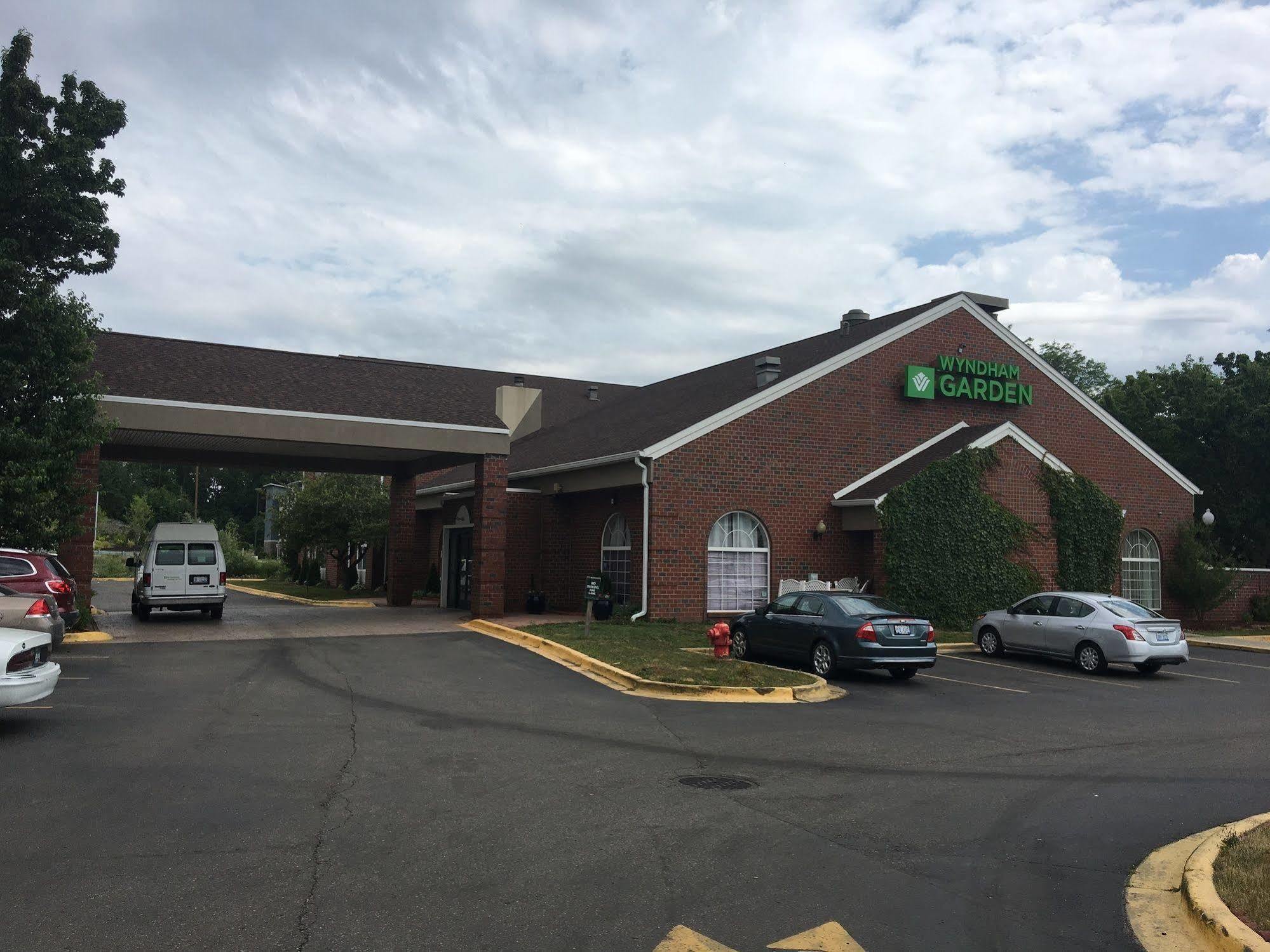 Hotel Wyndham Garden Airport Grand Rapids