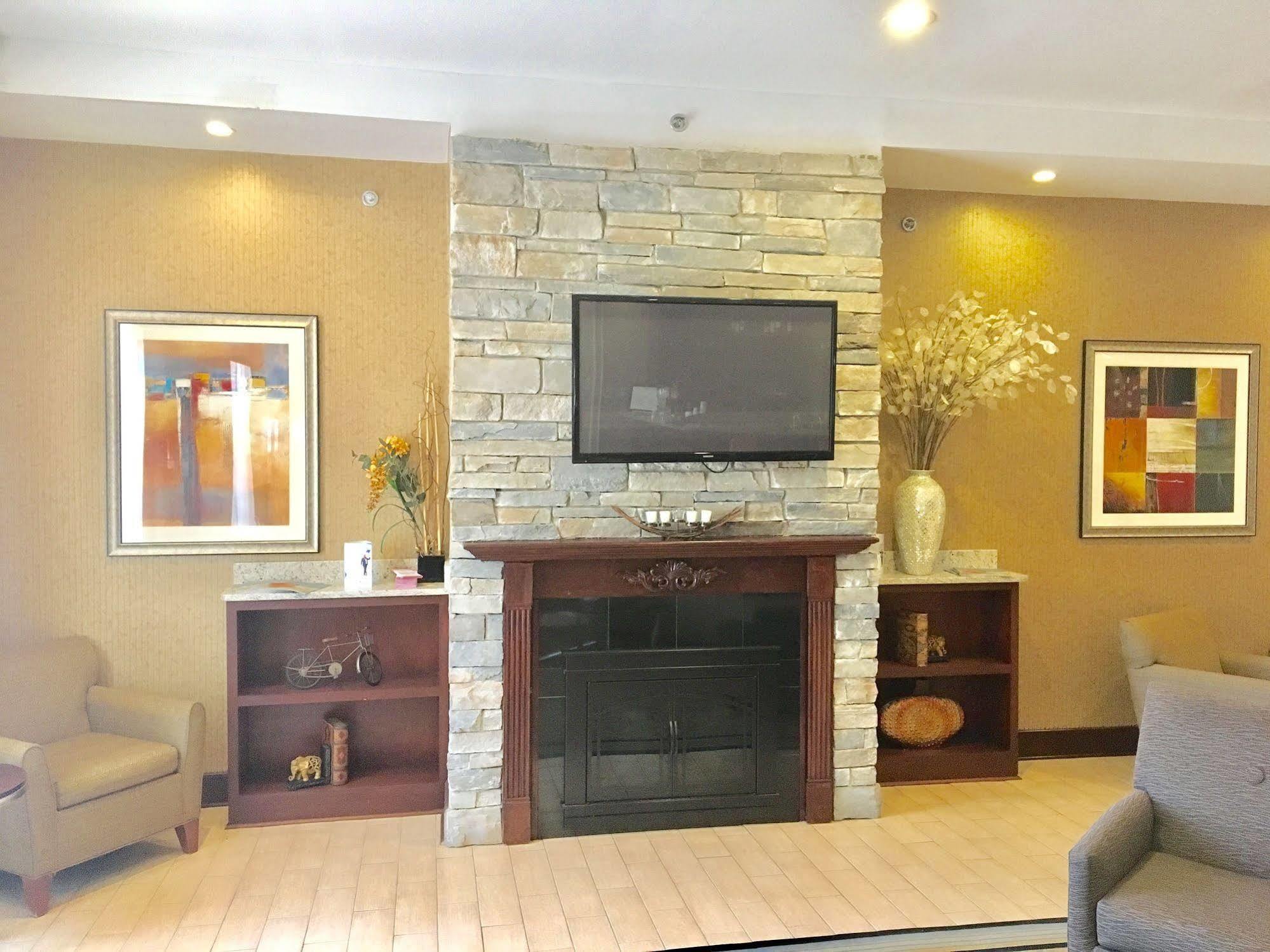 Wyndham Garden Airport Hotel