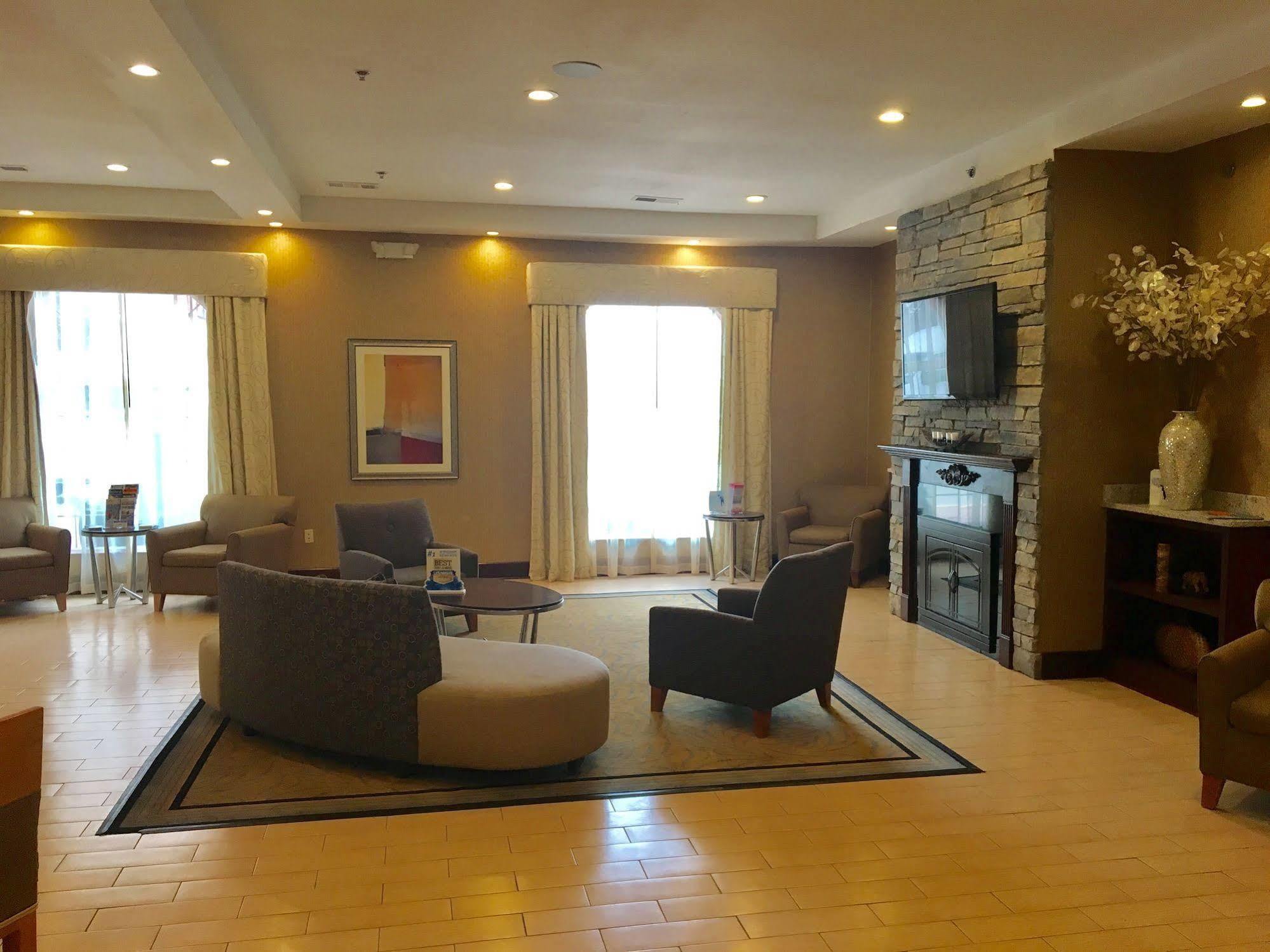 Hotel Wyndham Garden Airport 3*