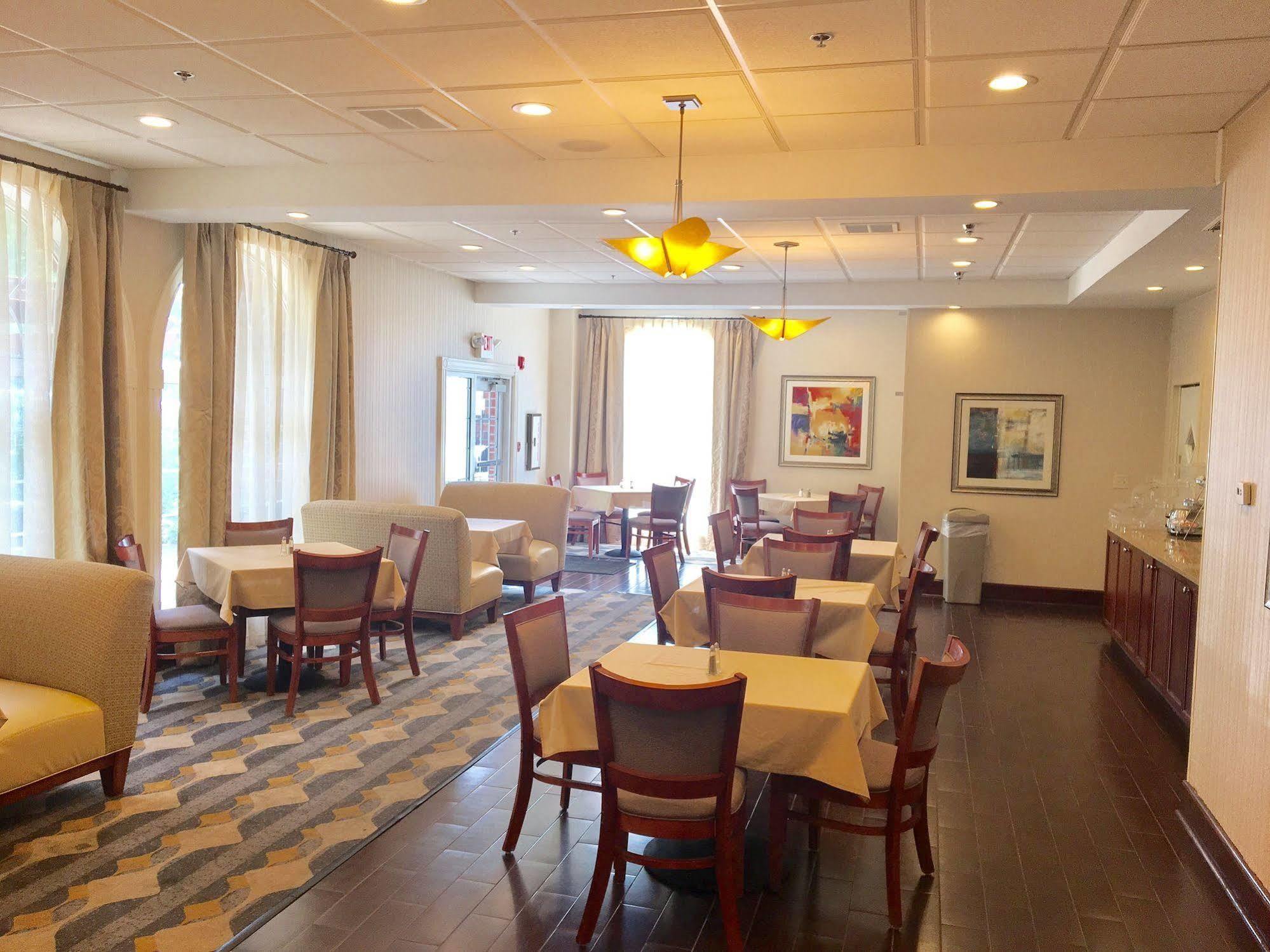 Wyndham Garden Airport Hotel