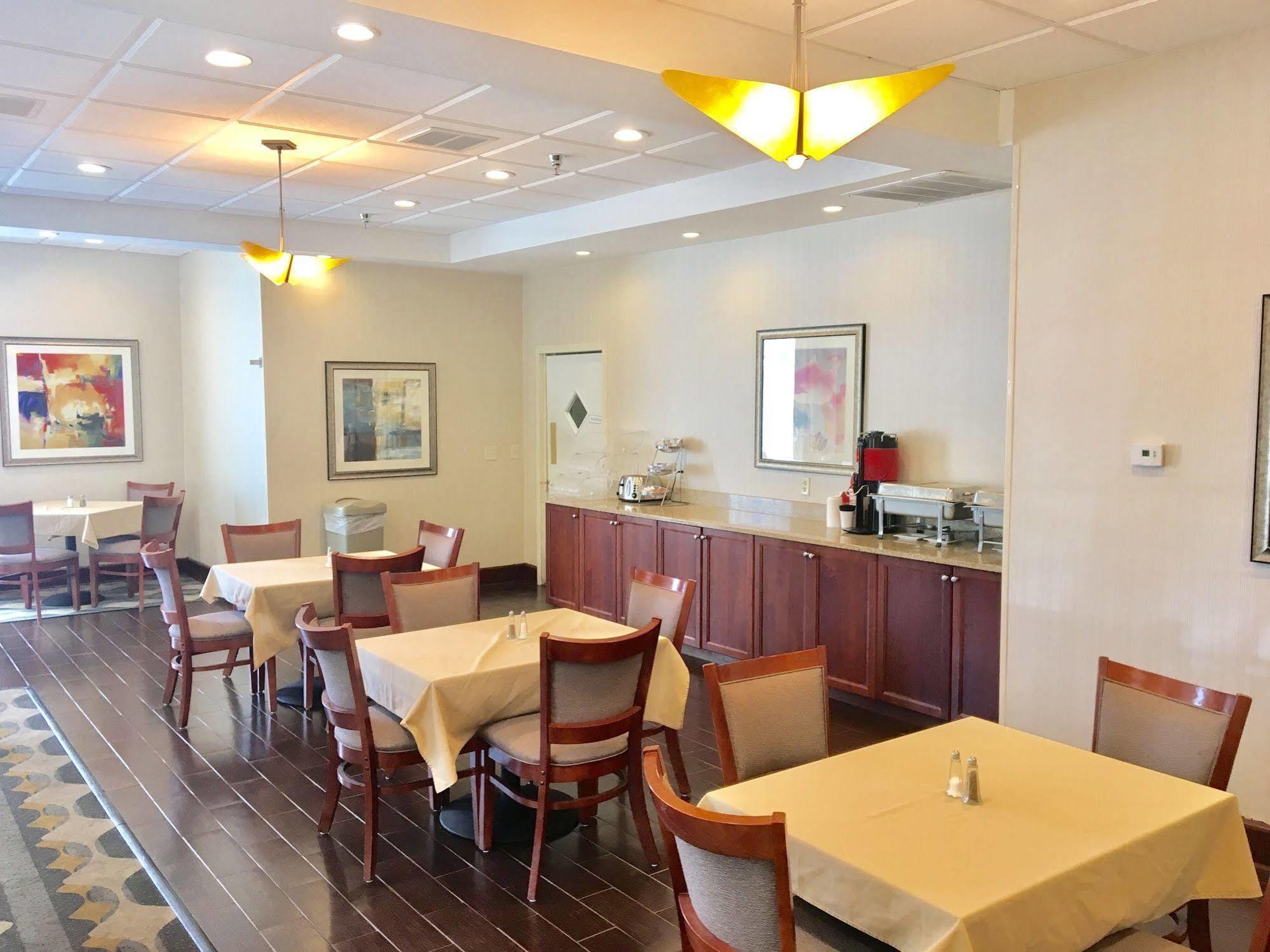 Wyndham Garden Airport Hotel