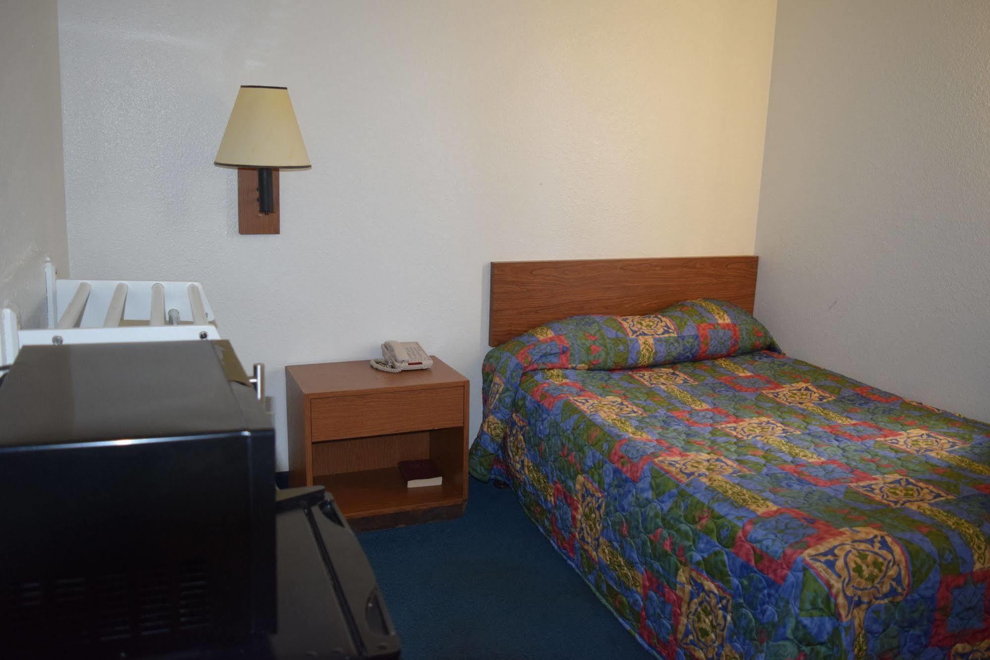 Motel Knights East Airport
