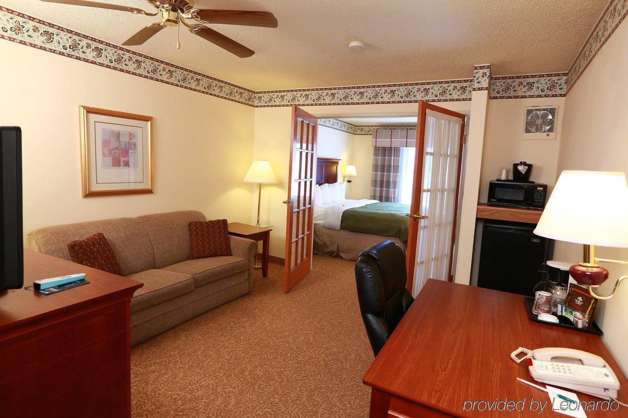 Hotel Country & By Radisson, Airport, Mi Grand Rapids