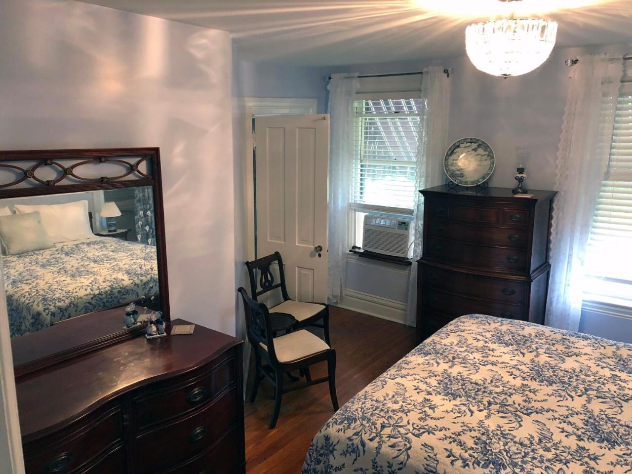 The Parsonage Bed & Breakfast 2*