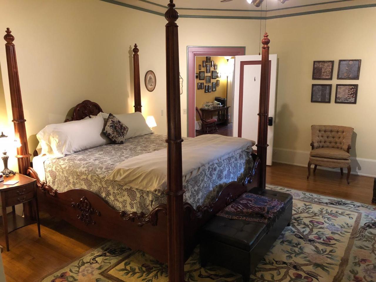 Bed & Breakfast The Parsonage Grand Rapids