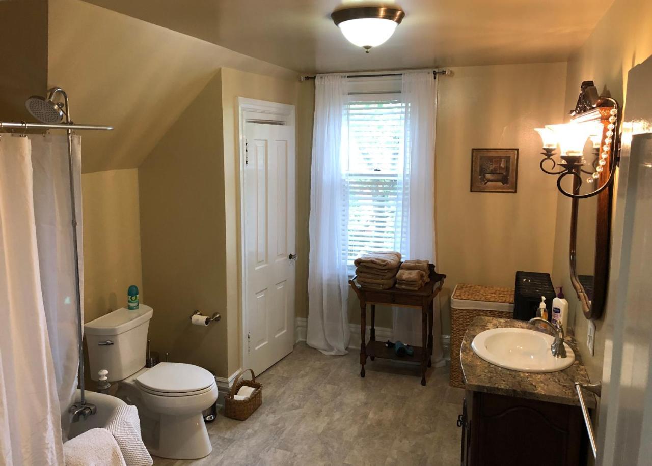 The Parsonage Bed & Breakfast 2*