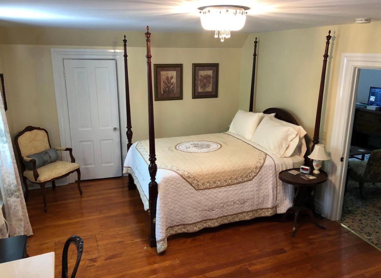 Bed & Breakfast The Parsonage Grand Rapids