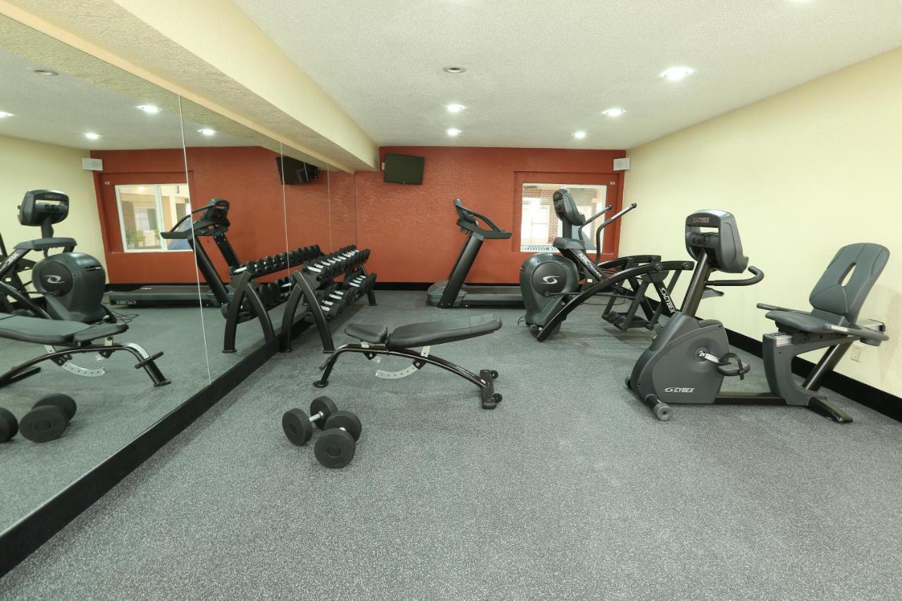 Wyndham Garden Airport Hotel