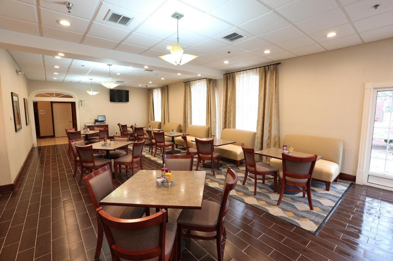 Wyndham Garden Airport 3*