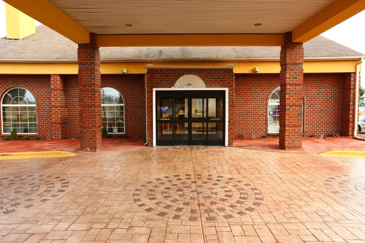 Wyndham Garden Airport Hotel 3*