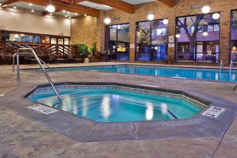 Sheraton Airport Hotel 4*