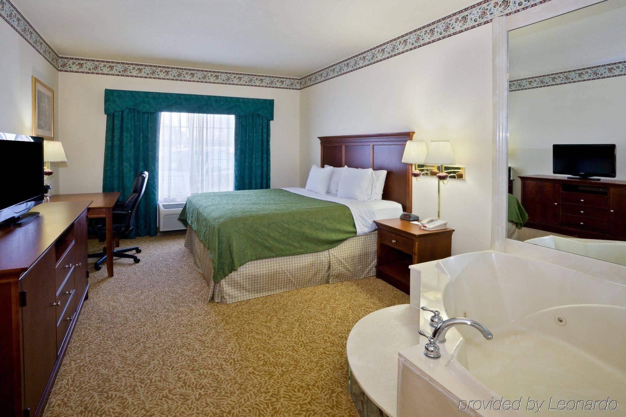 Hotel Country & By Radisson, Airport, Mi