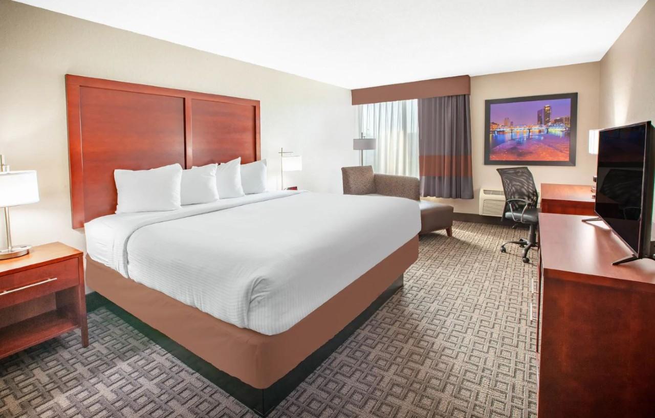 Hotel Baymont By Wyndham Near Downtown Grand Rapids